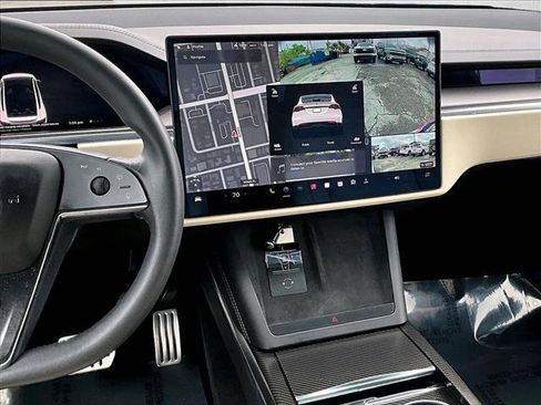 Used 2023 Tesla Model X Plaid image 6