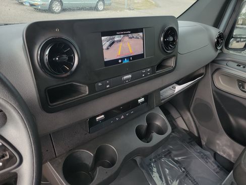 Used 2024 Mercedes-Benz Sprinter 2500 image 30