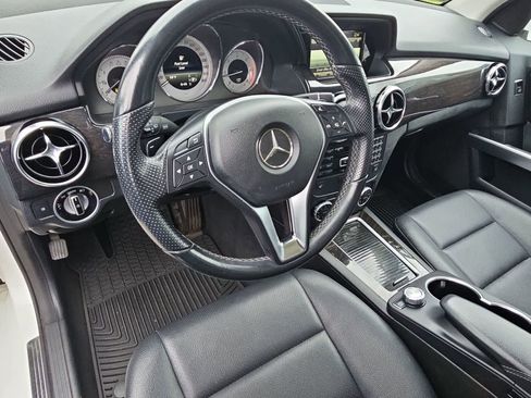 Used 2014 Mercedes-Benz GLK 250 BlueTEC 4MATIC image 2
