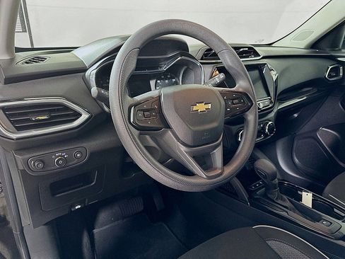 Used 2023 Chevrolet TrailBlazer LT w/ Convenience Package AWD/4WD image 9