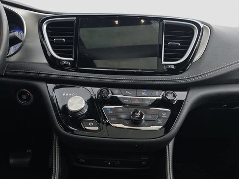 Used 2021 Chrysler Pacifica Limited w/ Uconnect Theater Family Group AWD/4WD image 13