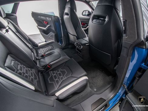 Used 2025 Lamborghini Urus SE image 80