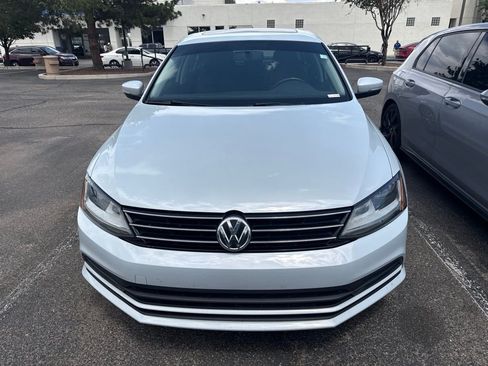 Used 2017 Volkswagen Jetta SE FWD image 4