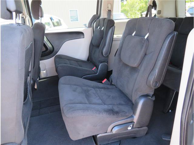 Used 2015 Dodge Grand Caravan SE w/ Quick Order Package 29E SE FWD image 3