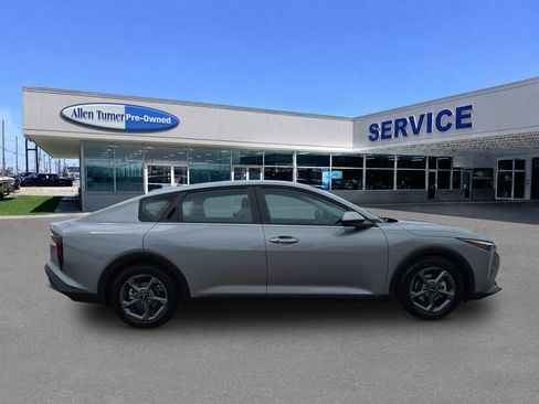 Used 2025 Kia K4 FWD image 9