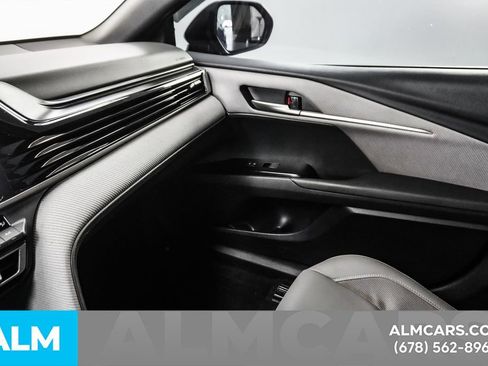 Used 2025 Toyota Camry SE image 39