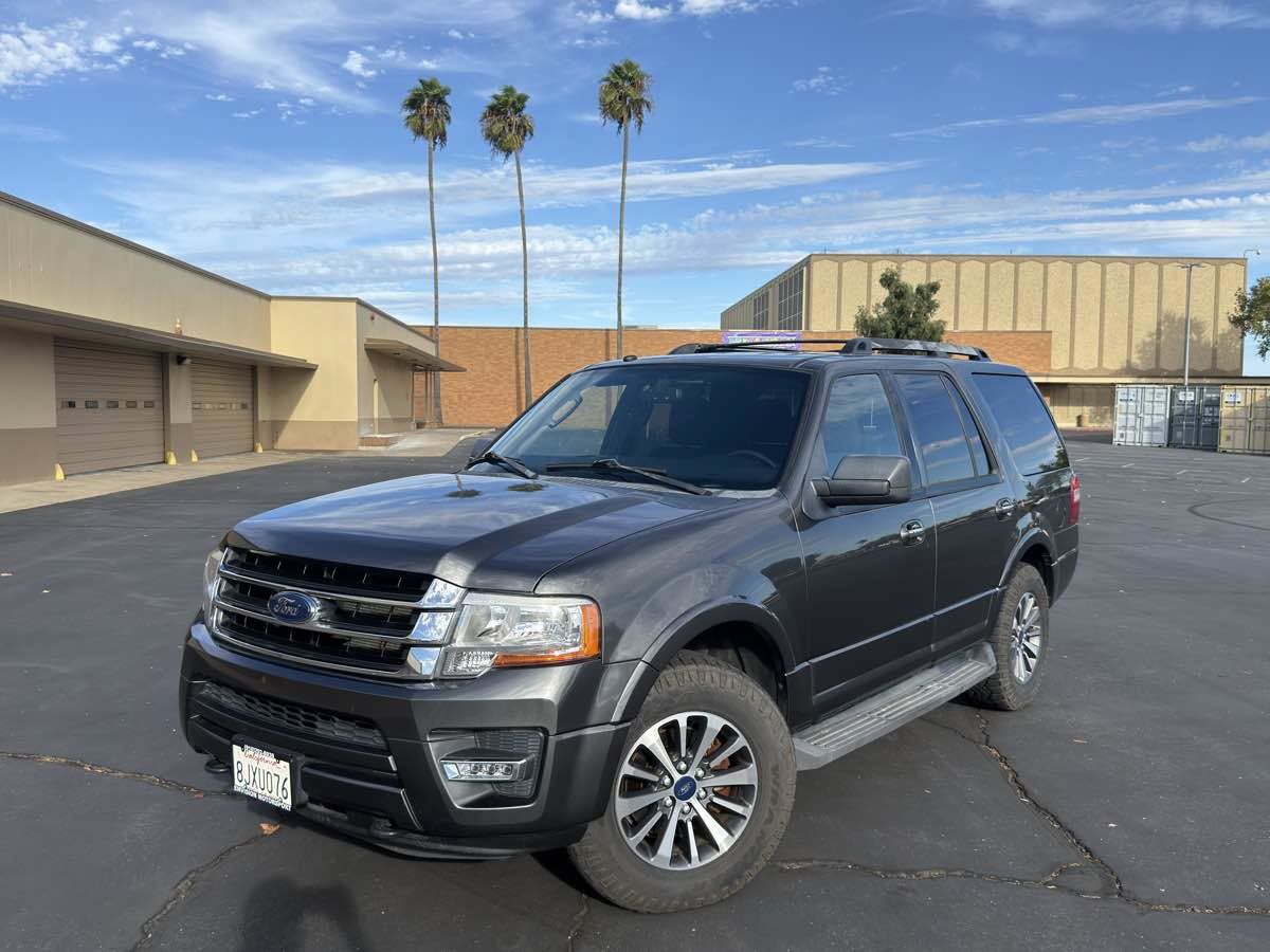 Used 2017 Ford Expedition XLT AWD/4WD image 3