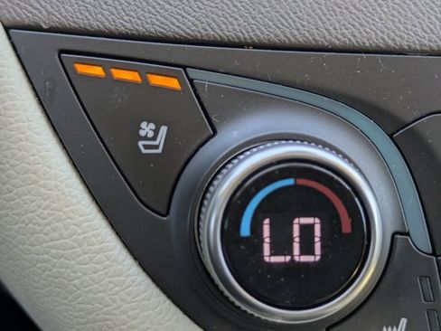 Used 2024 Chevrolet Malibu LT image 34