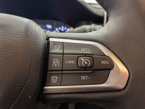 Used 2025 Jeep Compass Limited image 23