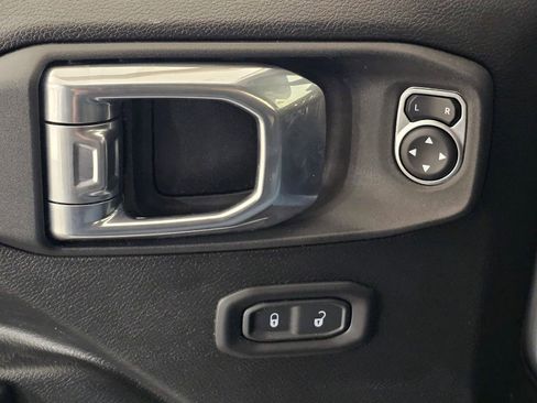 Used 2022 Jeep Gladiator Sport AWD/4WD image 18