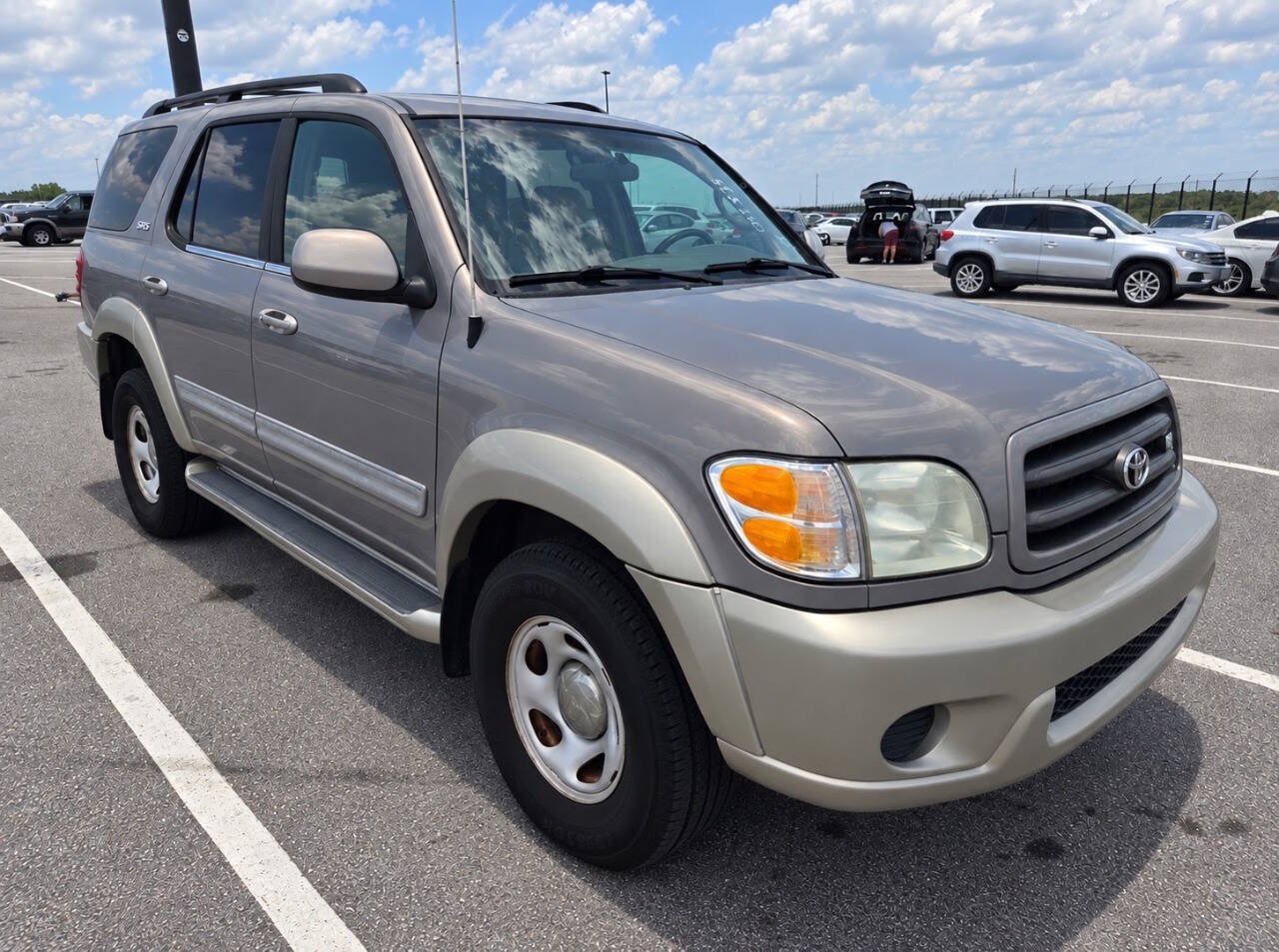 Used 2001 Toyota Sequoia SR5 w/ Convenience Pkg AWD/4WD image 1