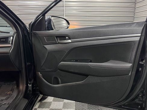Used 2018 Hyundai Elantra SE w/ Cargo Package image 28