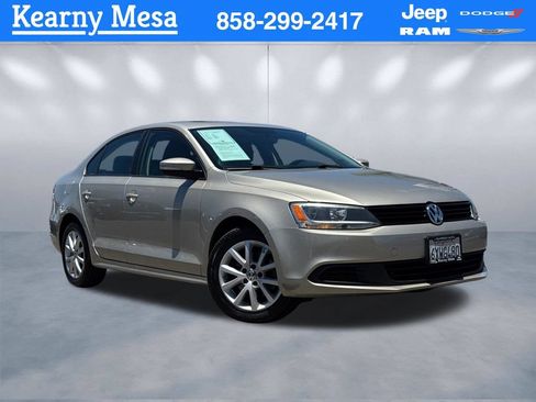Used 2012 Volkswagen Jetta SE FWD image 1