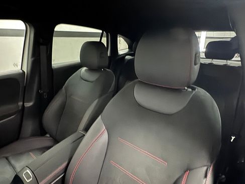 Used 2025 Mercedes-Benz GLA 250 image 24