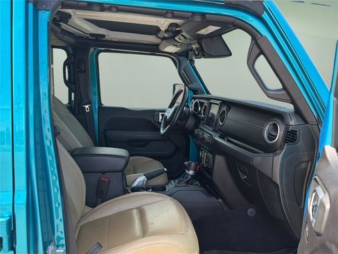 Used 2019 Jeep Wrangler Unlimited Sahara AWD/4WD image 13