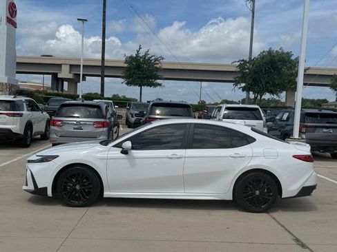 Used 2025 Toyota Camry SE AWD/4WD image 6
