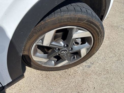 Used 2024 Hyundai Venue SEL FWD image 16