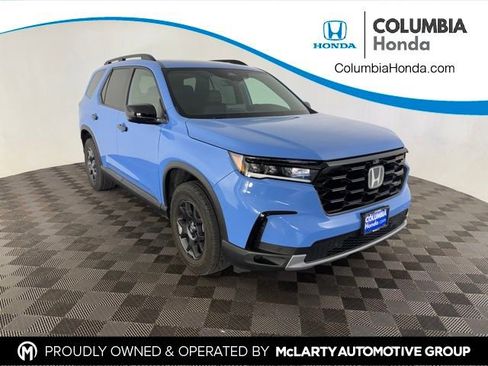 Certified 2025 Honda Pilot TrailSport image 1