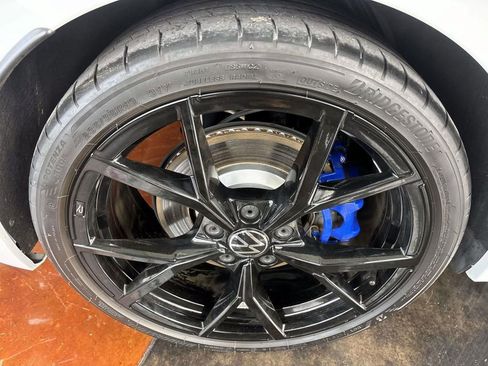 Used 2023 Volkswagen Golf 20th Anniversary Edition image 9