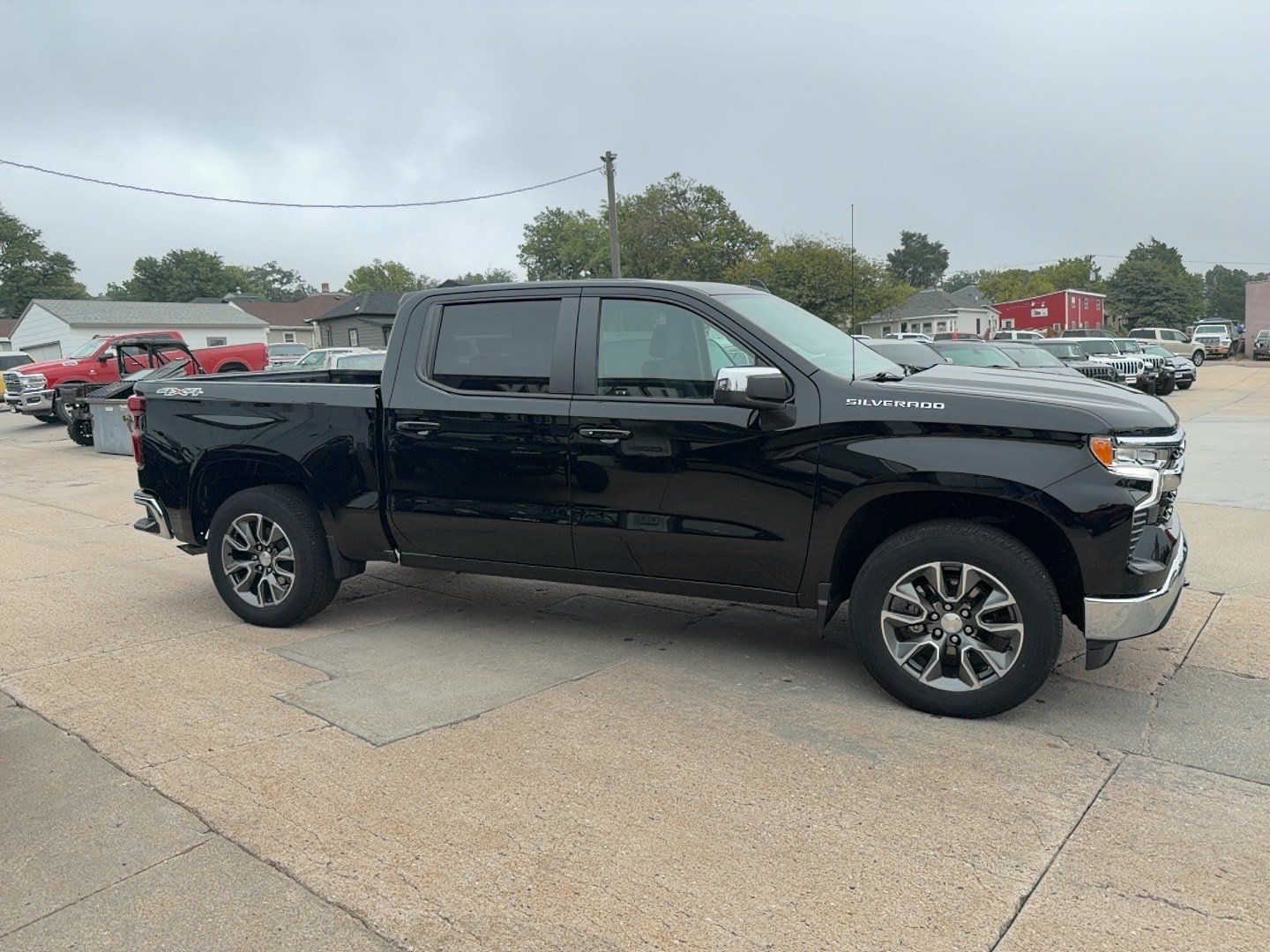 Used 2023 Chevrolet Silverado 1500 LT AWD/4WD image 5