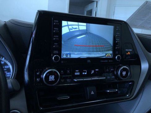 Certified 2021 Toyota Highlander Limited FWD image 27