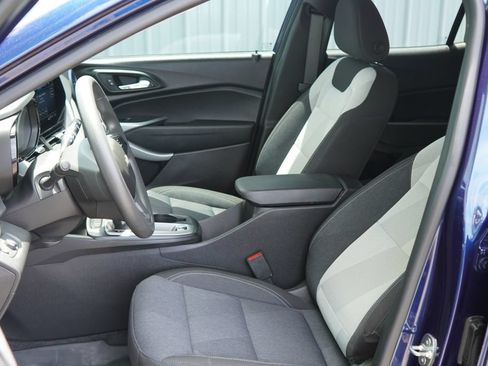Used 2024 Chevrolet Trax LS w/ LS Convenience Package FWD image 9