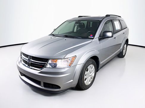 Used 2020 Dodge Journey SE w/ SE Popular Equipment Group image 4