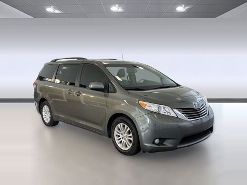 Used 2011 Toyota Sienna XLE FWD image 7