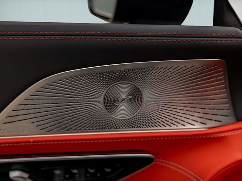 Used 2022 Mercedes-Benz SL 63 AMG 4MATIC image 32