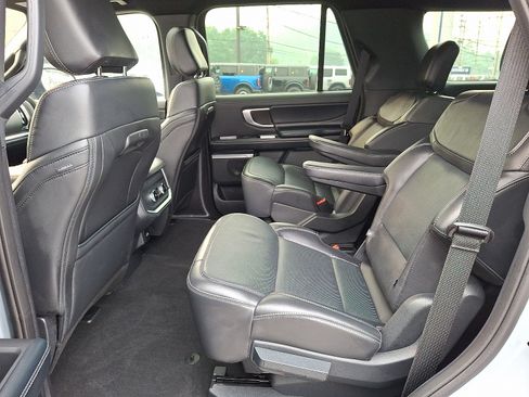 Used 2025 Ford Expedition Platinum w/ Stealth Appearance Package AWD/4WD image 10