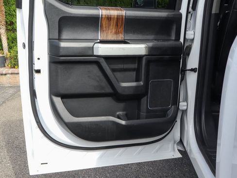 Used 2019 Ford F150 Lariat image 36