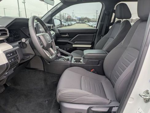 Used 2024 Toyota Tacoma TRD Off-Road image 28