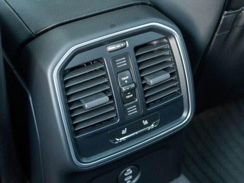 Certified 2026 Porsche Macan AWD/4WD image 39
