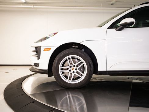 Certified 2021 Porsche Macan AWD/4WD image 11