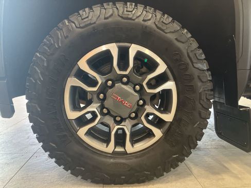 Used 2021 GMC Sierra 2500 AT4 w/ AT4 Preferred Package image 9