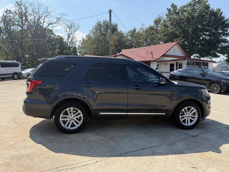 Used 2017 Ford Explorer XLT w/ Equipment Group 202A FWD image 6
