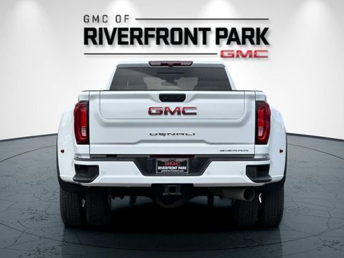 Used 2022 GMC Sierra 3500 Denali image 4