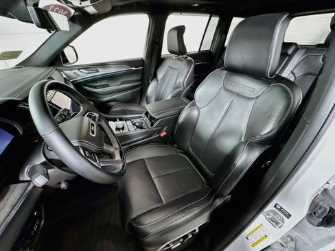 Used 2023 Jeep Grand Cherokee Overland w/ Advanced Protech Group III image 16