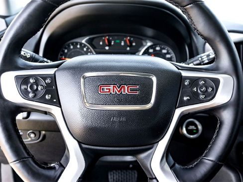 Used 2024 GMC Terrain SLT image 17