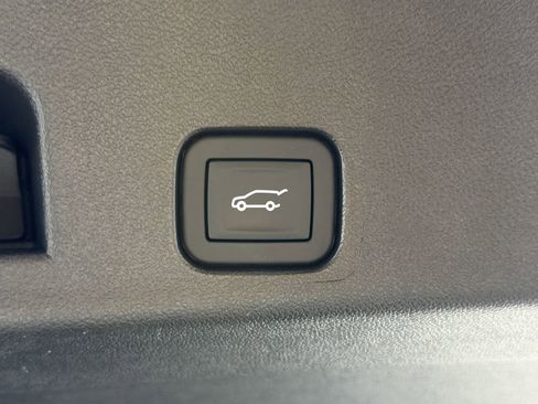 New 2025 GMC Acadia Elevation image 18