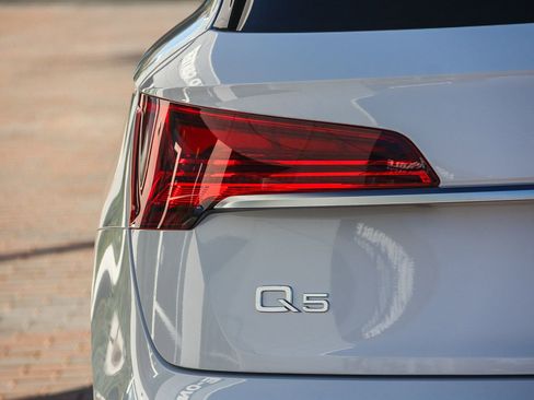 Used 2023 Audi Q5 2.0T Premium w/ Convenience Package image 9