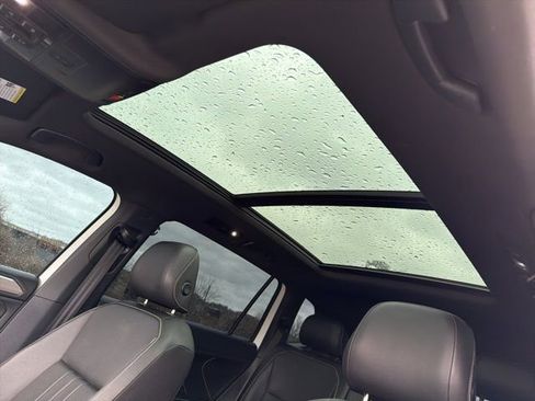 Used 2023 Volkswagen Tiguan SE R-Line image 13