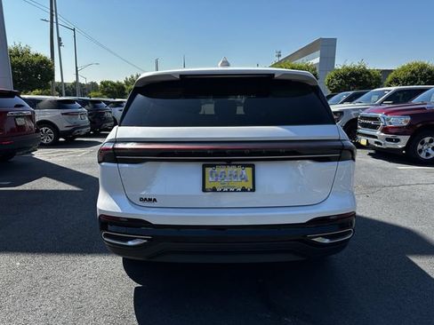 Certified 2024 Lincoln Nautilus Premier AWD/4WD image 6