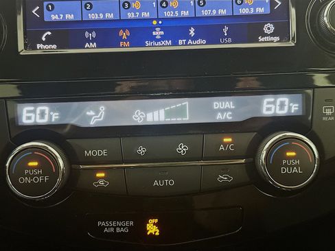 Used 2019 Nissan Rogue SV w/ Premium Package image 23