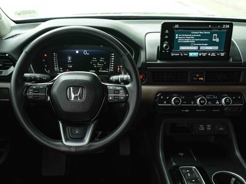 Used 2025 Honda Pilot Elite image 19