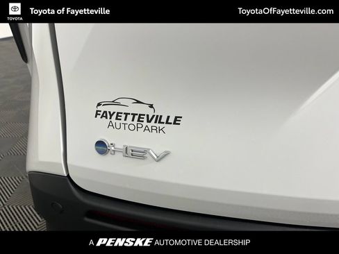 Used 2026 Toyota Sienna XLE FWD image 21