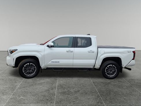 Used 2024 Toyota Tacoma TRD Sport image 4