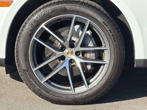 Certified 2022 Porsche Macan AWD/4WD image 27
