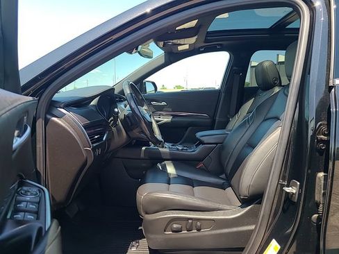 Used 2023 Cadillac XT4 Luxury w/ Cold Weather Package AWD/4WD image 12