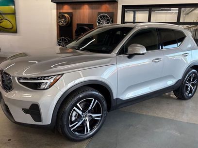 Used 2025 Volvo XC40 B5 Core